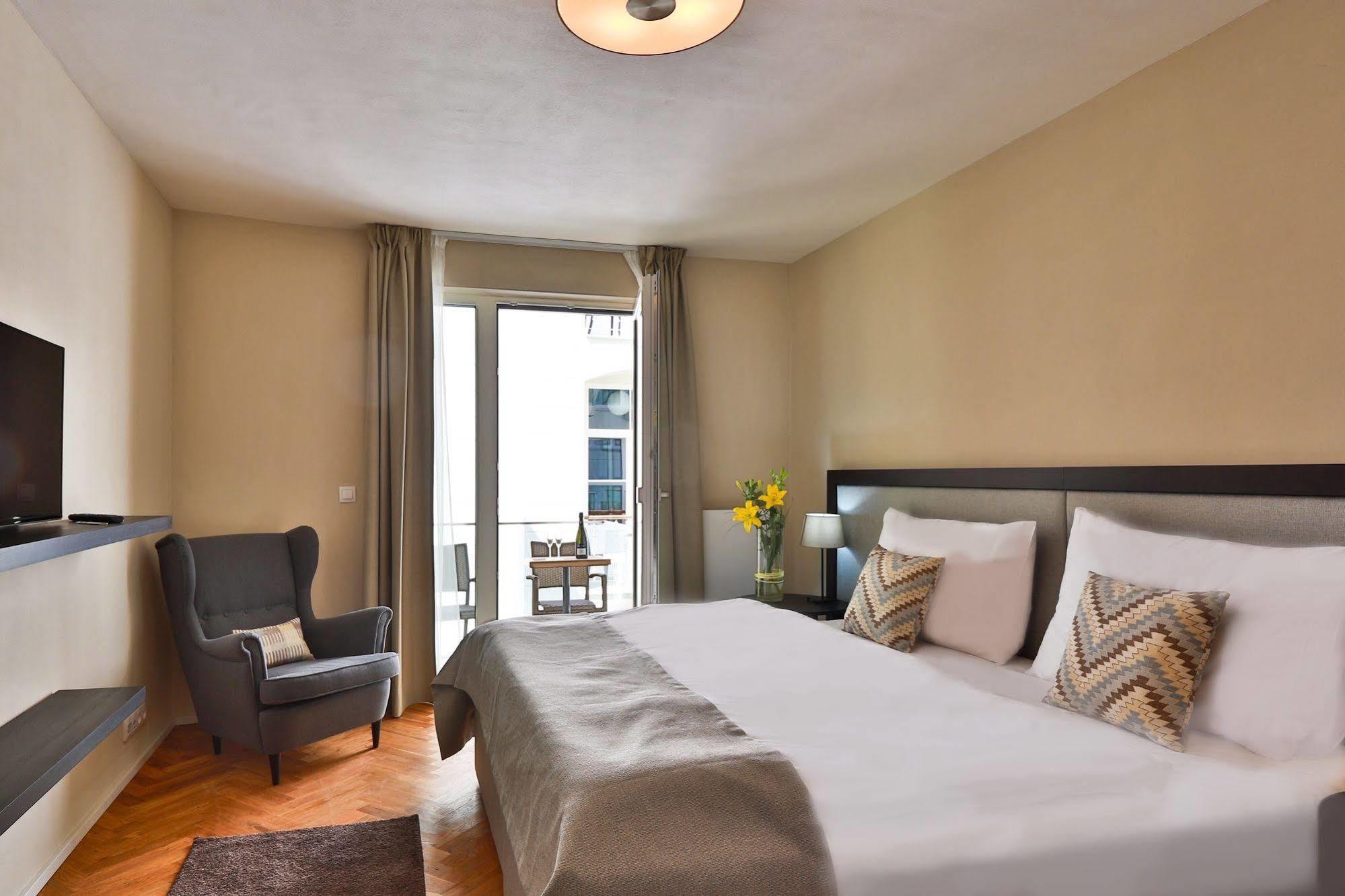Aparthotel & Prague